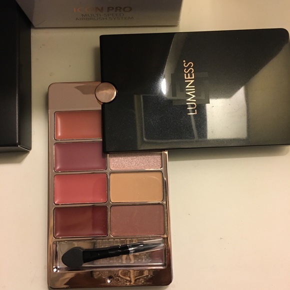 🌺SOLD🌺Luminess Alluring Lip & Eye Palette Double… - Picture 9 of 14